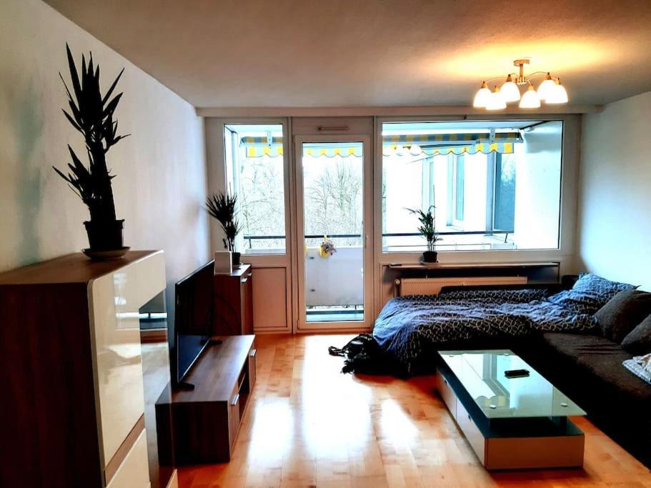 Zentral Und Doch Natur Koln Bagian luar foto